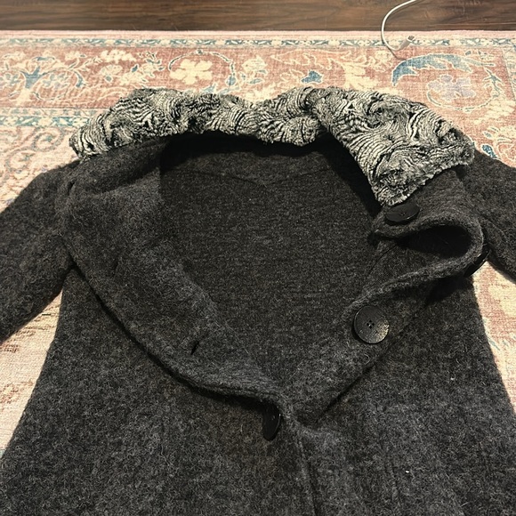 Cute grey wool coat! - Picture 15 of 15